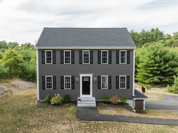 52 Center St, Carver, MA 02330