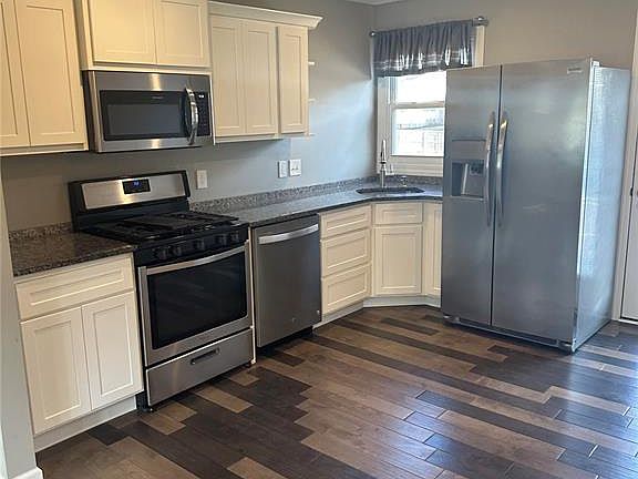 4th image of 204 Hillsdale Dr