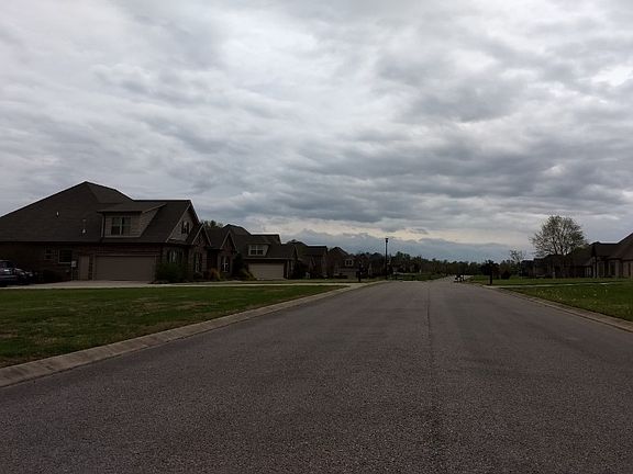 5th image of 218 Wellington Dr