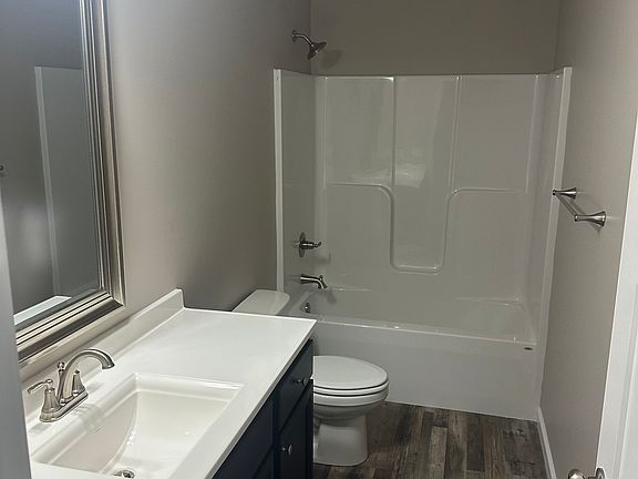 4th image of 606 Old Creal Springs Rd APT D