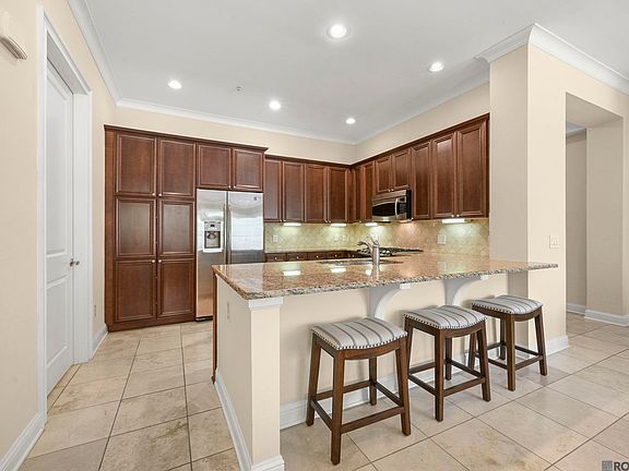 2nd image of 990 Stanford Ave APT 223