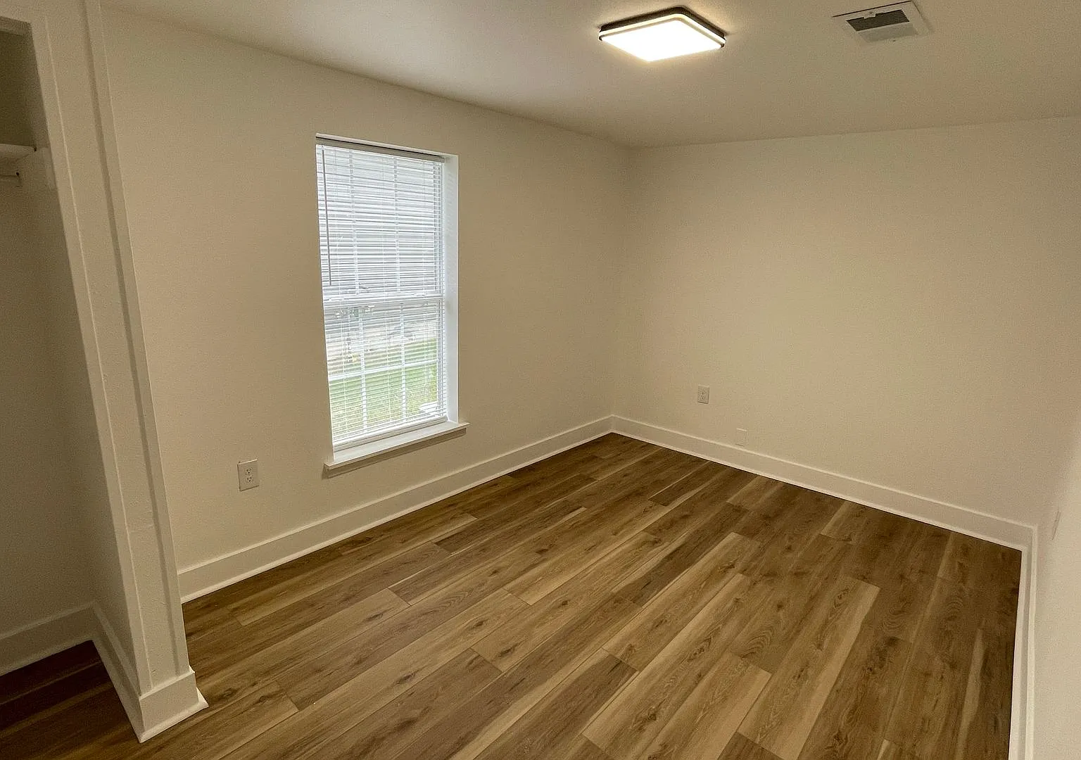 Fully renovated 3 bedroom, 2 bath home. — Photo 4
