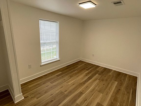 4th image of 402 S 2nd St