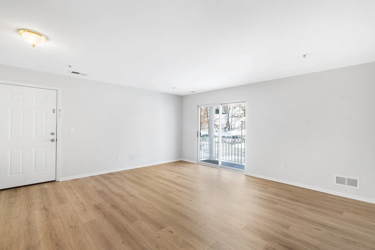 Building Photo - 716 Tallwood Ln