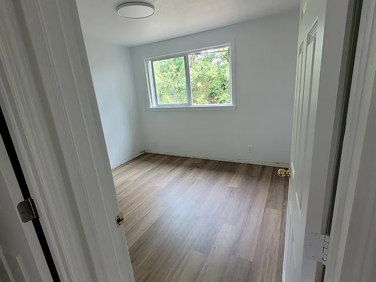 1554 Houston Ave — Photo 7