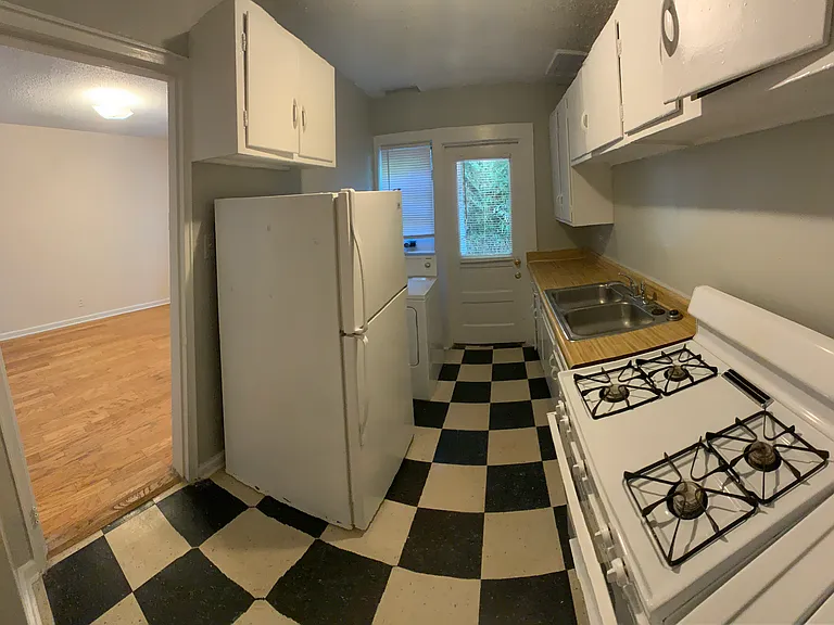 1661 Valley Ave — Photo 13