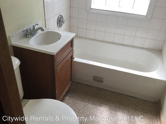2nd image of 3133 W Clybourn St APT 1