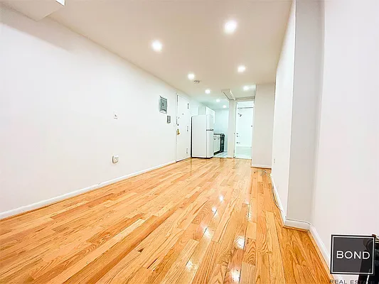 Rented by Bond New York | media 8