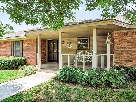 3rd image of 1701 Caddo Cir