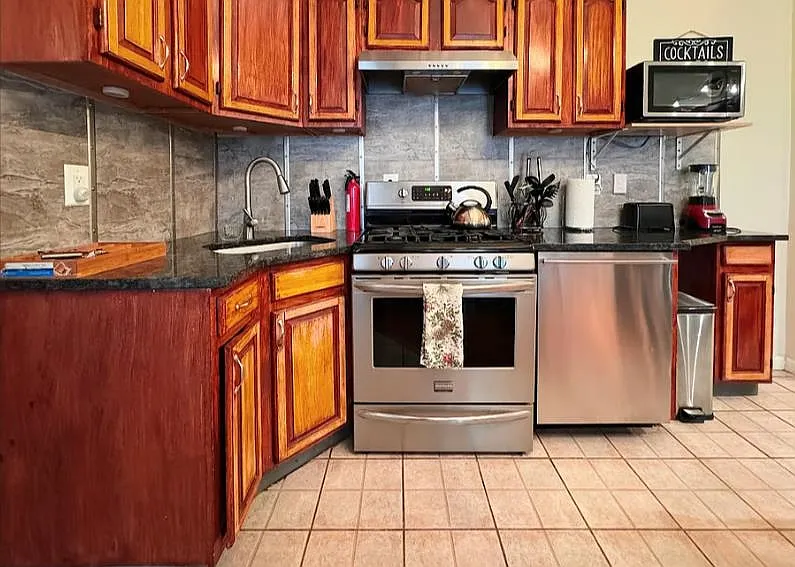 3 bed, 2.0 bath, $4,400 — Photo 4