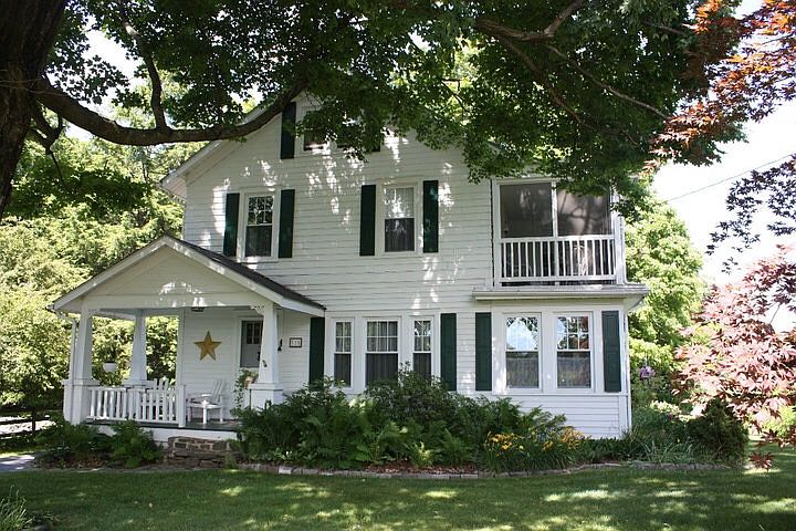 2nd image of 515 Burlingham Rd