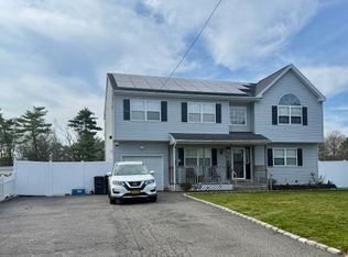 130 Cedar Dr, Bay Shore, NY 11706