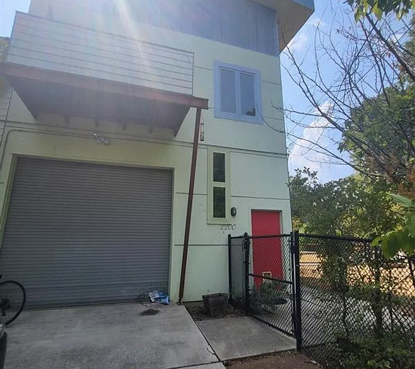 2200 Curtis Ave