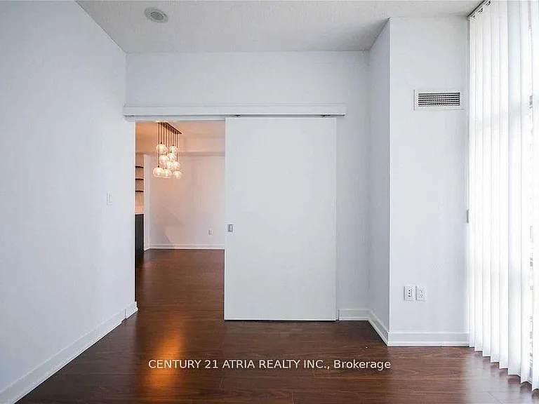 9 Spadina Ave #618 — Photo 10