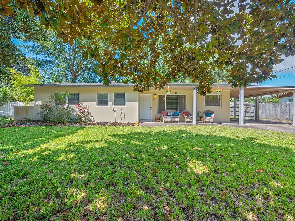 1st image of 211 Anderson Dr