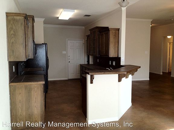 3rd image of 513A Chapel Trail Cir