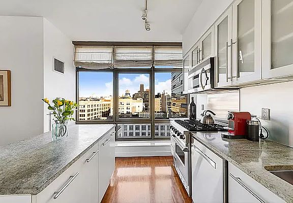 5th image of 1 Morton Sq APT 11EW