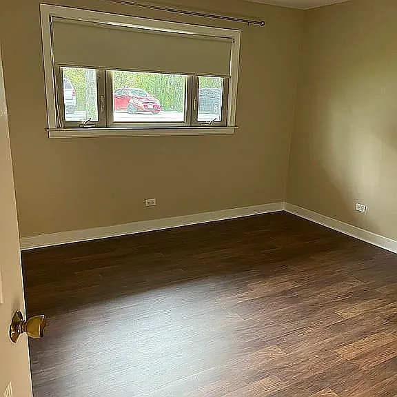 550 W Palatine Rd — Photo 17