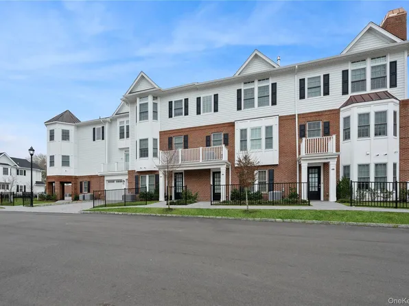 1501 Skillman Street #1501, Roslyn, NY 11576