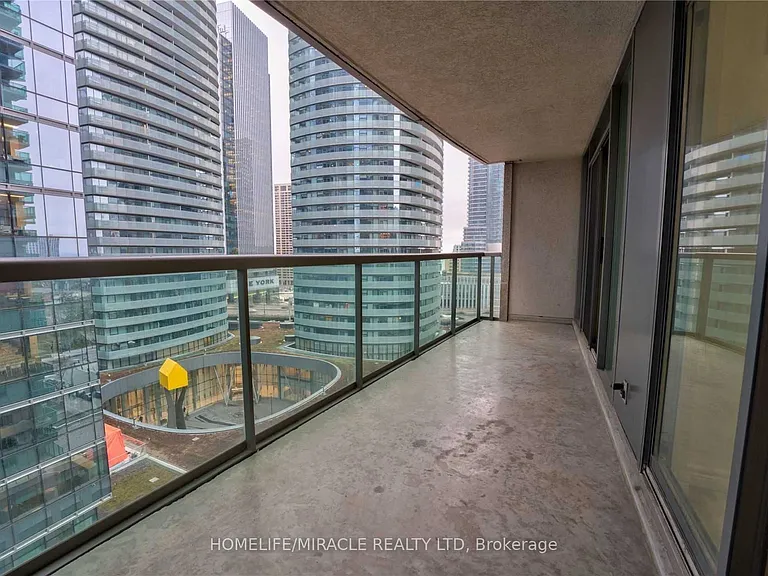 30 Grand Trunk Cres #1509 — Photo 22