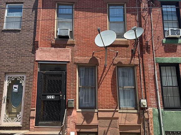 2nd image of 2221 Tasker St