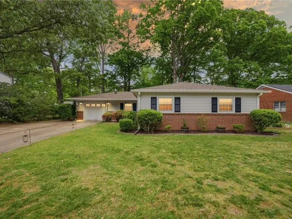 18 Ridgewood Pkwy, Newport News, VA 23608