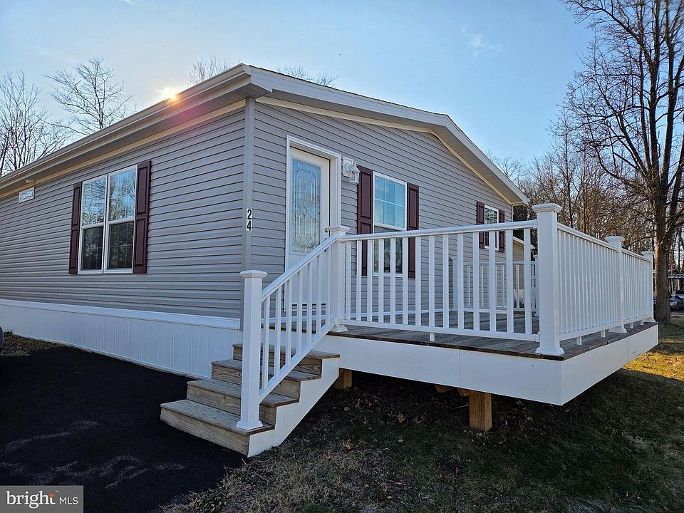 1st image of 24 Golfview Dr