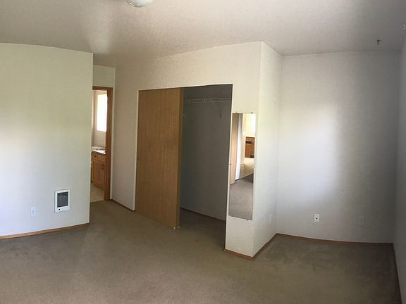 5th image of 320 SE Barrington Dr APT B201