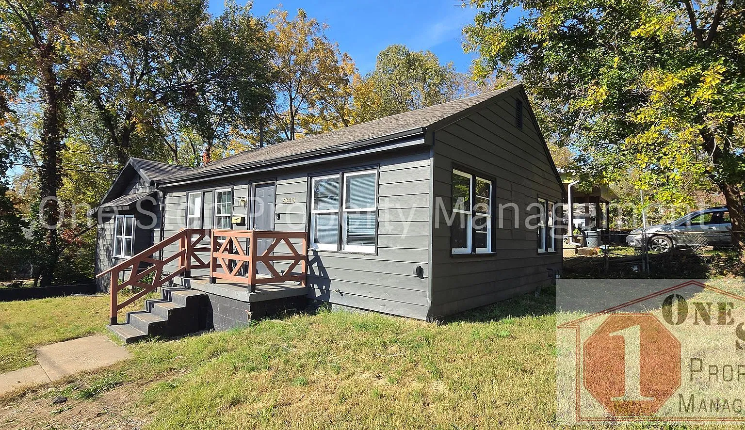 Beautiful 4 Bedroom 2 Bathroom Home in Kansas City! — Photo 2