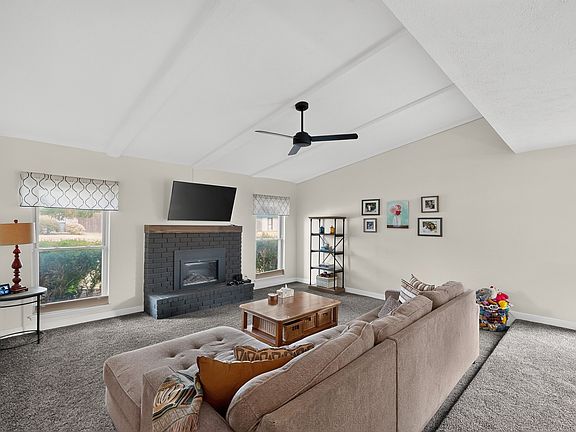 5th image of 808 Rushmore Ln