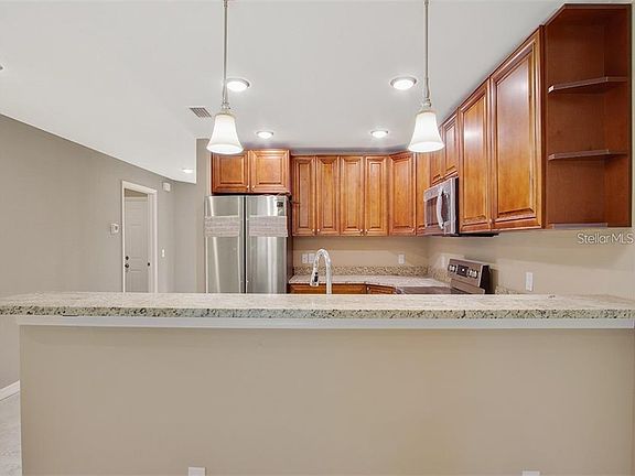 5th image of 17115 Thompson Ave
