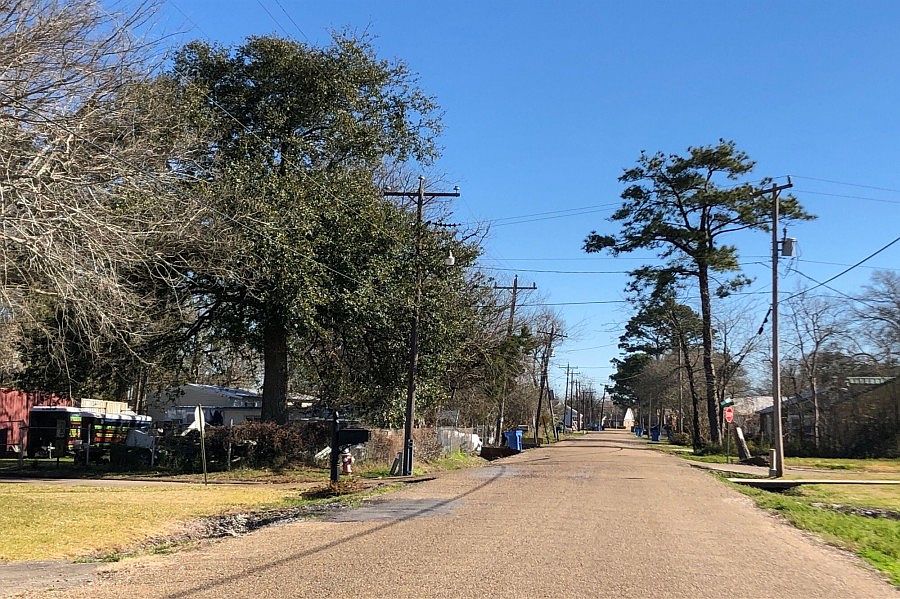 2nd image of 406 Railroad Ave
