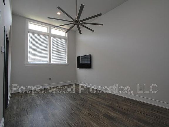 2nd image of 600 Magnolia St APT 204