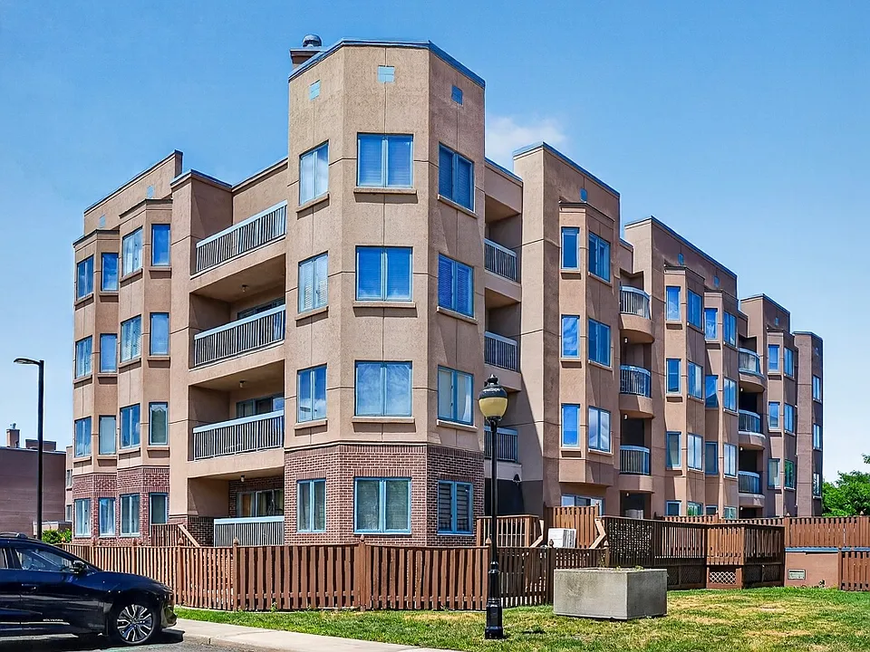 502 Livingston Ct #502