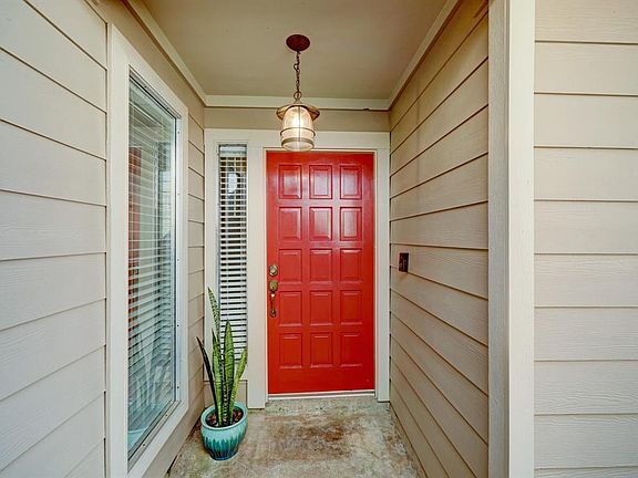 3rd image of 3412 S Briar Knoll Dr