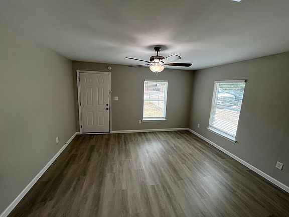 4th image of 859 Portnoma Ln