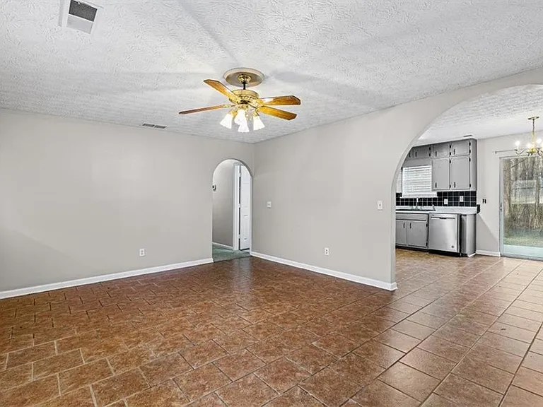 120 Woodcrest Dr — Photo 7