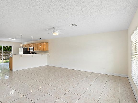 3rd image of 5921 Ithaca Circle W