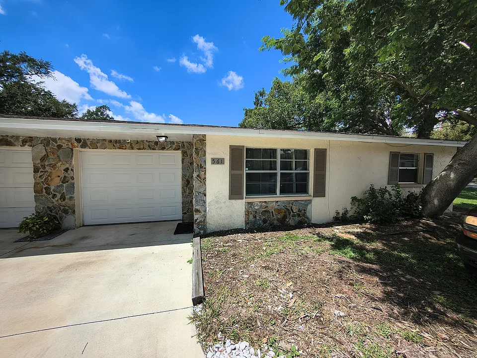 561 Laura Ln