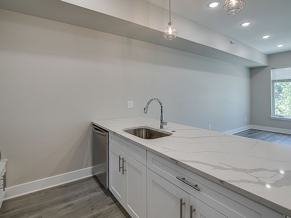 4th image of 2019 N College Ave #2