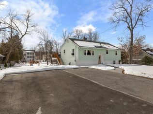 108 Hillcrest Rd, Dracut, MA 01826