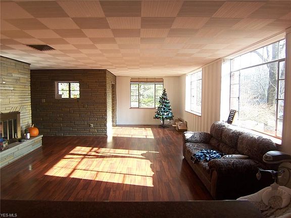 3rd image of 808 Crescent Ave