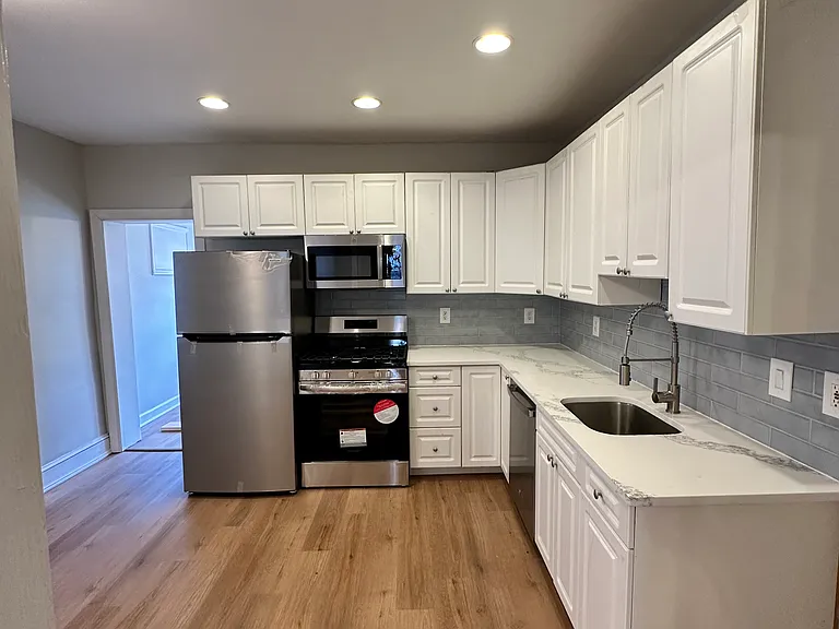 33 E Collings Ave — Photo 3
