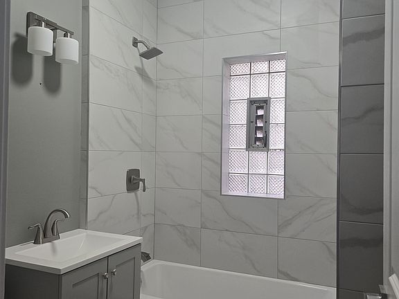 5th image of 1227 N Parkside Ave #G