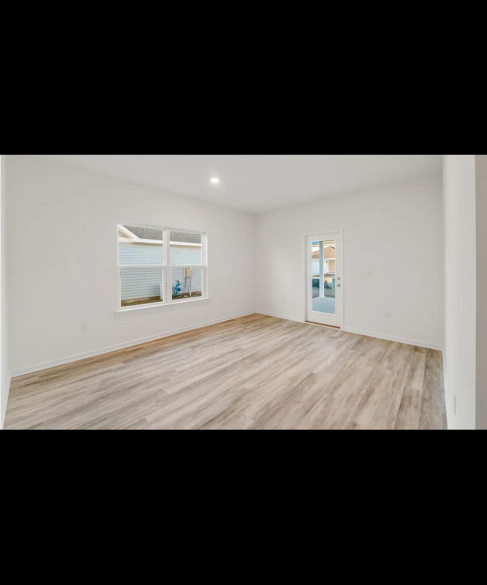 3 bed, 1682 sqft, $2,550 — Photo 2