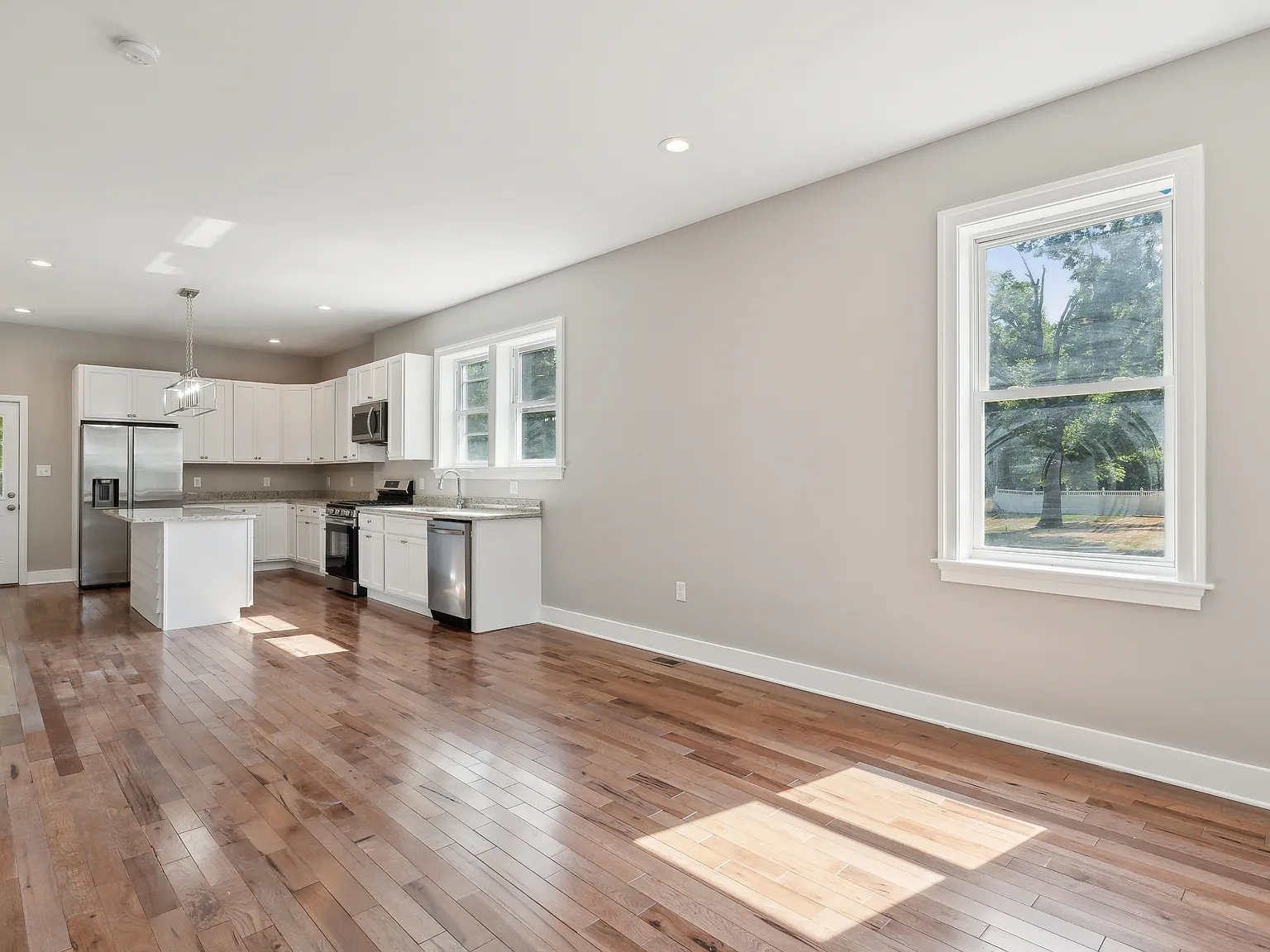 5014 Apache Street - 1 — Photo 2