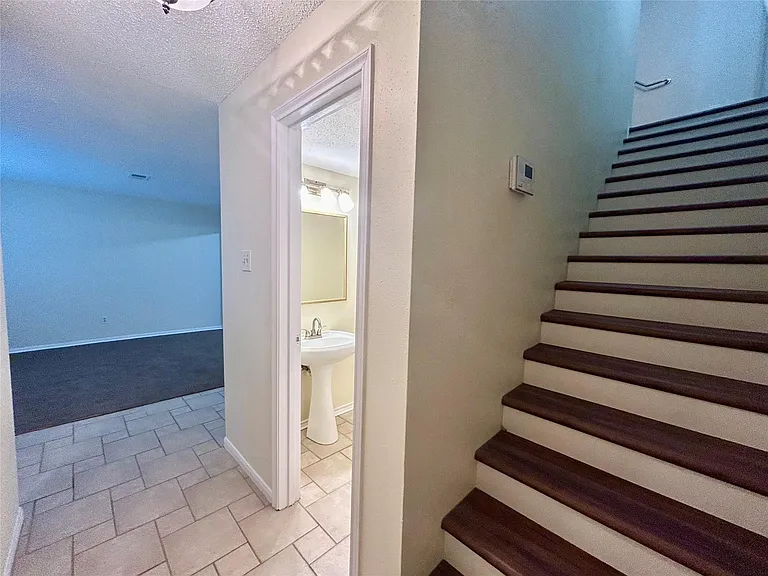 2456 Country Club Dr — Photo 13