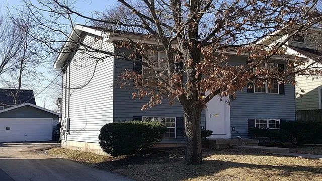 712 North St photo 1