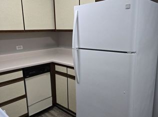 607 S Main St APT 108, Wauconda, IL 60084