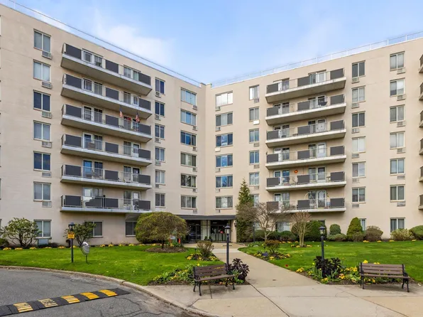 135 Post Avenue #5N, Westbury, NY 11590